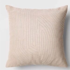 2 THRESHOLD NWT Geometric PatterN Metallic Embroidery Velvet Throw Pillow -cream